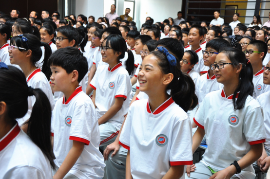 爱学堂动漫微课让郑外平原校区学生陶醉在快乐中